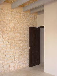 Natural stone wall and ceiling construction